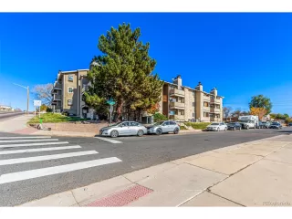 Browse active condo listings in NOB HILL