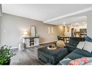 Photo #5: 9706910 Listing