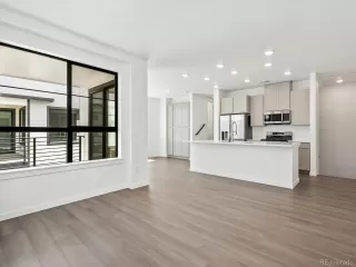 Photo #5: 9707123 Listing