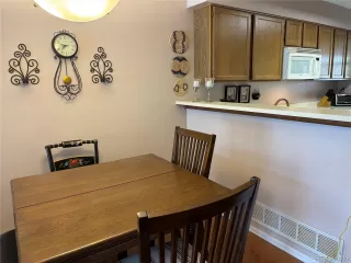 Photo #5: 9708542 Listing 