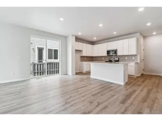 Photo #2: 9712427 Listing