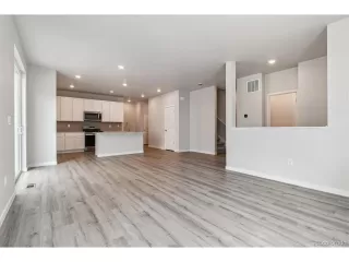 Photo #5: 9712427 Listing