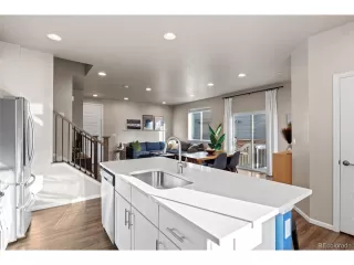 Photo #5: 9712788 Listing