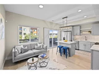 Photo #4: 9713796 Listing