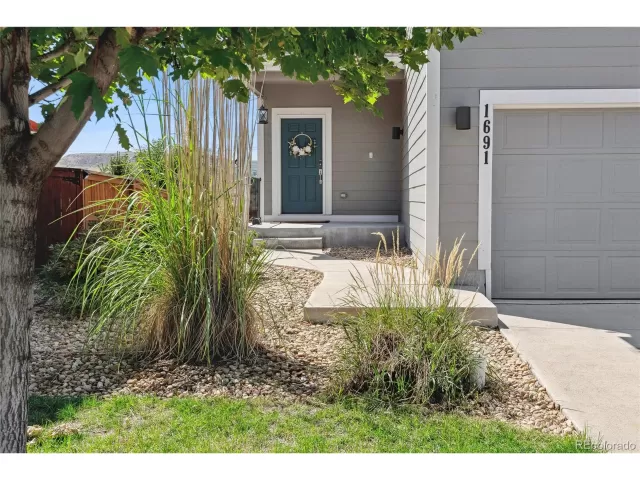 MLS: 9714577 Condo For Sale