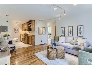 Photo #5: 9716806 Listing