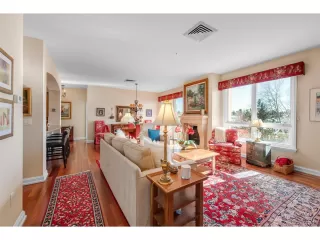 Photo #4: 9719377 Listing