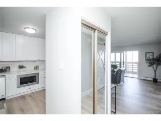 Photo #5: 9721401 Listing 