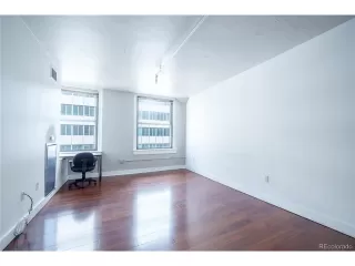 Photo #5: 9733178 Listing