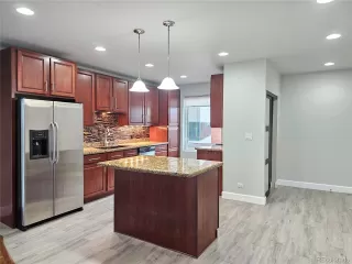 Photo #4: 9742861 Listing