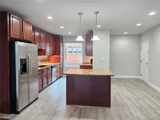 Photo #6: 9742861 Listing