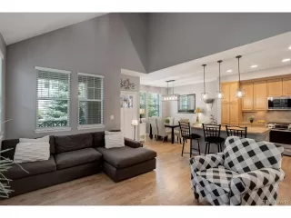 Photo #5: 9744358 Listing