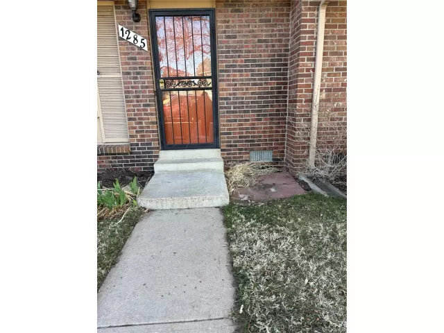 MLS: 9749352 Condo For Sale