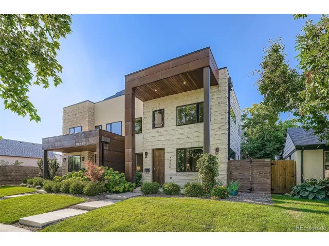 MLS: 9753460 Condo For Sale