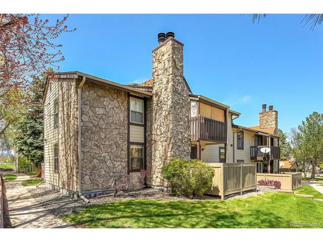 MLS: 9753641 Condo For Sale