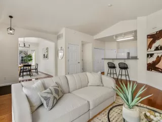 Photo #2: 9753907 Listing