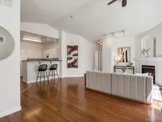 Photo #5: 9753907 Listing