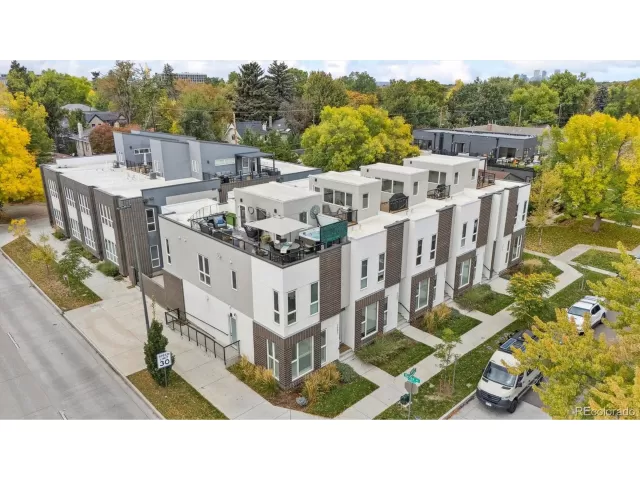 MLS: 9754337 Condo For Sale