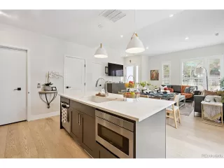 Photo #5: 9754337 Listing