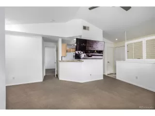 Photo #4: 9756098 Listing 