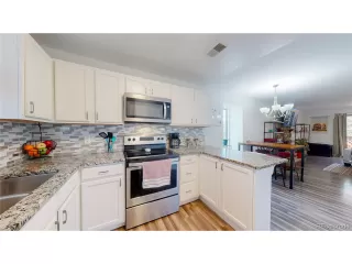 Photo #5: 9756420 Listing
