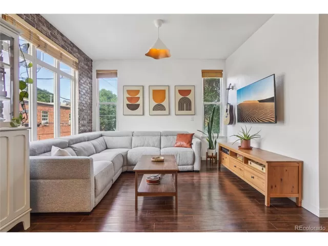 MLS: 9757679 Condo For Sale