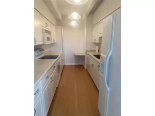 Photo #4: 9760618 Listing