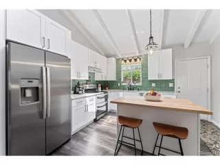 Photo #2: 9761071 Listing