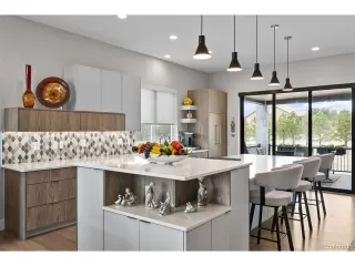 Photo #4: 9764886 Listing