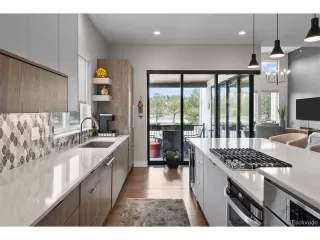 Photo #5: 9764886 Listing