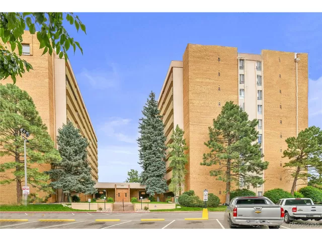 MLS: 9768569 Condo For Sale