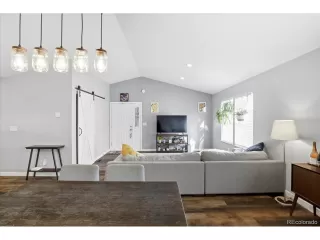 Photo #3: 9769327 Listing