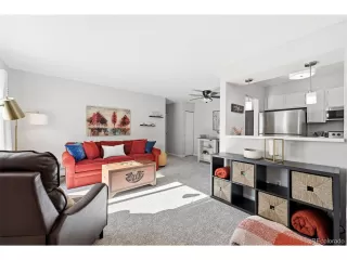 Photo #5: 9769476 Listing