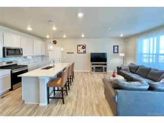 Photo #3: 9781372 Listing 