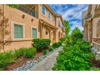 Photo #2: 9781813 Listing