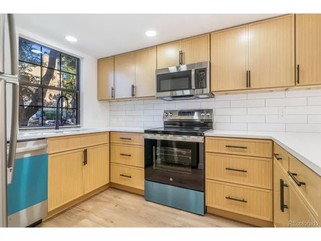 MLS: 9782081 Condo For Sale