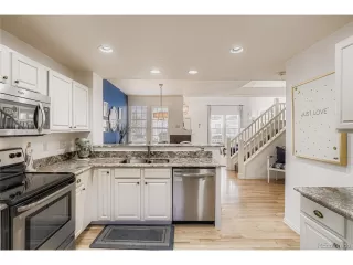 Photo #4: 9782743 Listing 