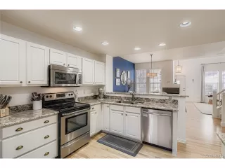 Photo #5: 9782743 Listing 