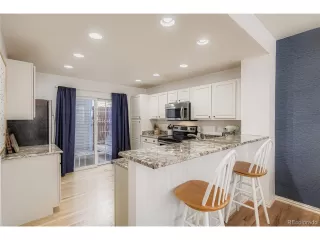 Photo #6: 9782743 Listing 