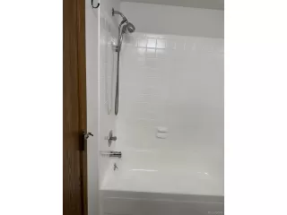 Photo #6: 9786862 Listing