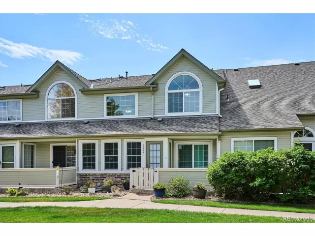 MLS: 9787579 Condo For Sale