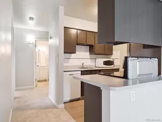 Photo #4: 9802989 Listing