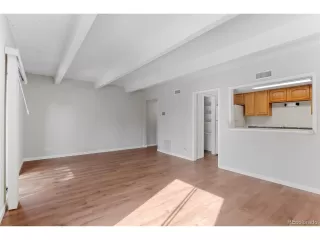 Photo #5: 9807095 Listing