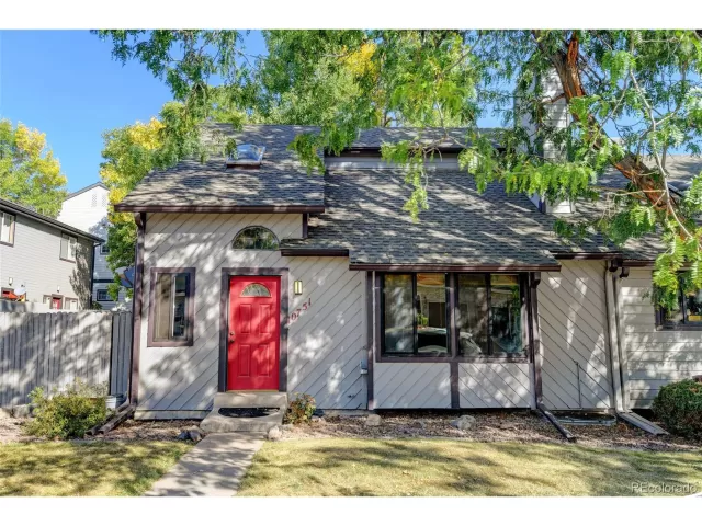 MLS: 9811488 Condo For Sale