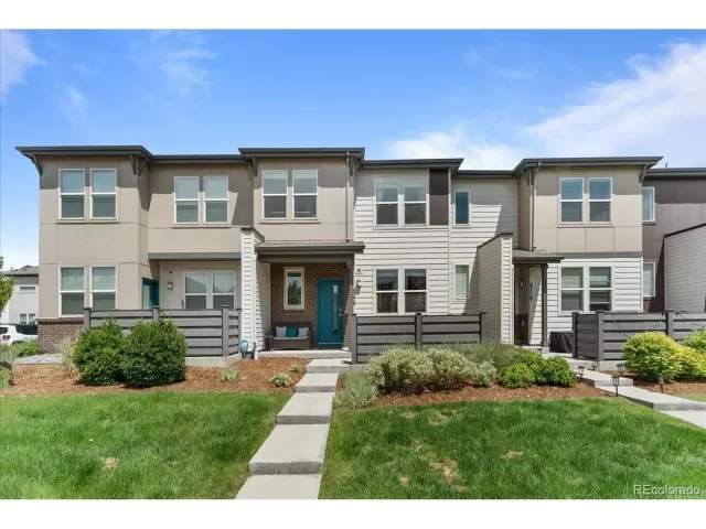 MLS: 9818650 Condo For Sale