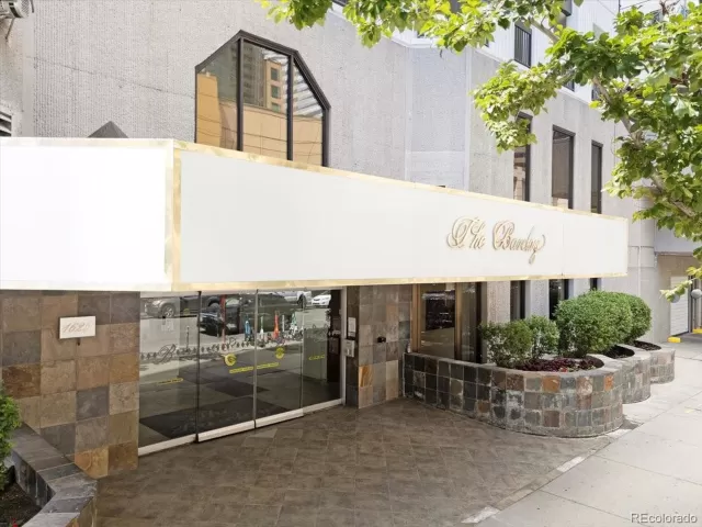 MLS: 9818981 Condo For Sale