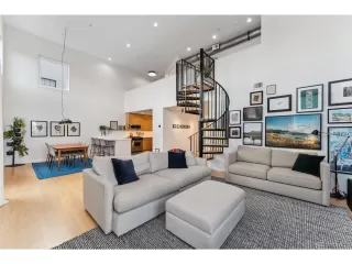 Photo #3: 9822849 Listing