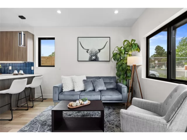 MLS: 9822916 Condo For Sale