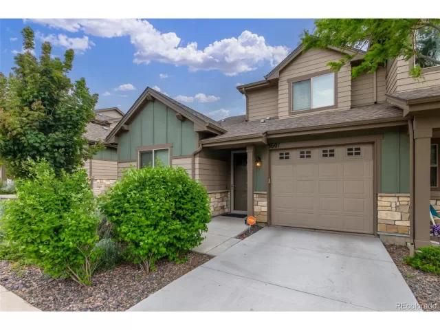 MLS: 9825940 Condo For Sale