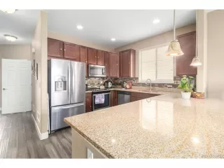 Photo #5: 9825940 Listing